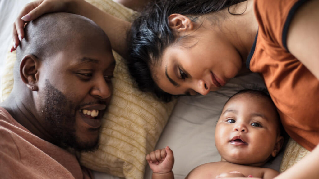 Wie ihr als Paar die erste Babyzeit besser übersteht