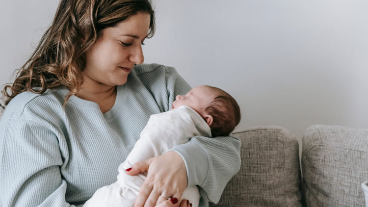 Wochenbett ohne Stress: Praktische Alltagstipps